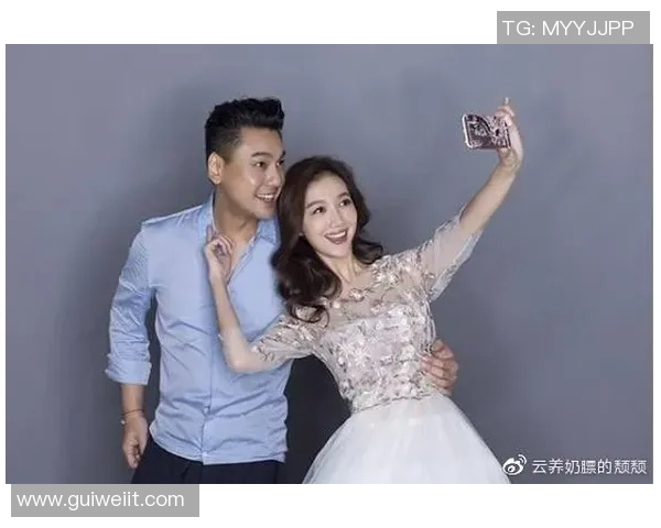 男足球明星与女友的甜蜜生活揭秘他们的爱情故事与共同成长之路