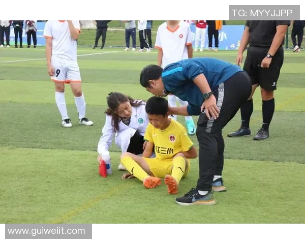 赛后复盘:西安足球队与上海足球队的团队协作分析与战术探讨